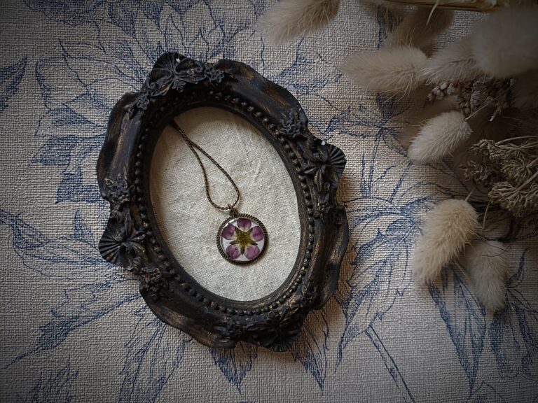 Collier vintage Saxifrage