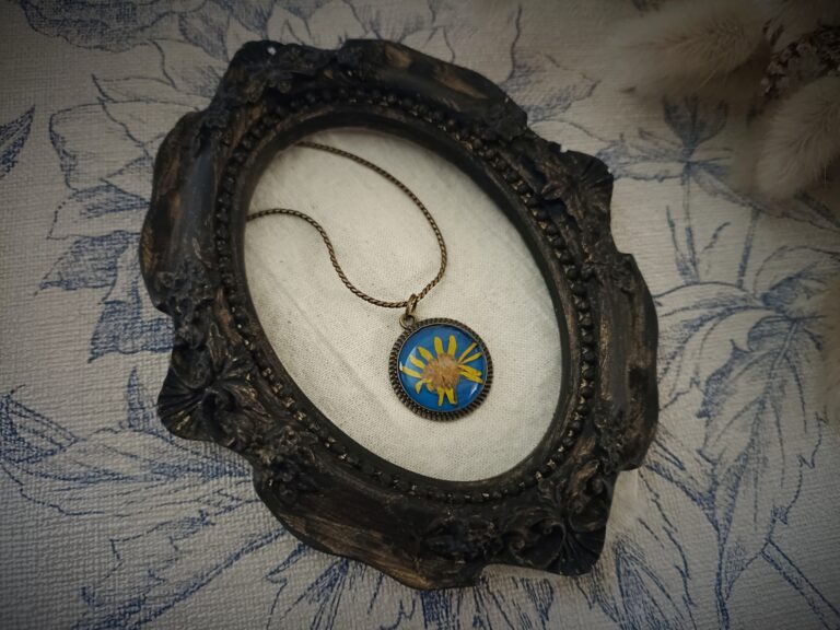 Collier vintage Pulicaire